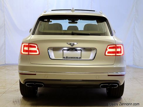 Used 2019 Bentley Bentayga AWD/4WD image 18