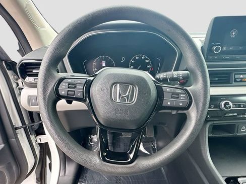 Used 2023 Honda Pilot LX image 11