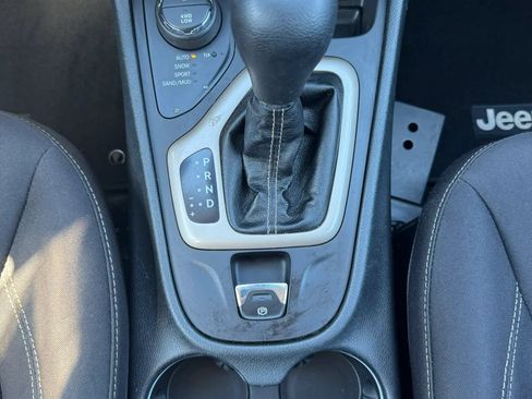 Used 2015 Jeep Cherokee Latitude w/ Trailer Tow Group AWD/4WD image 47