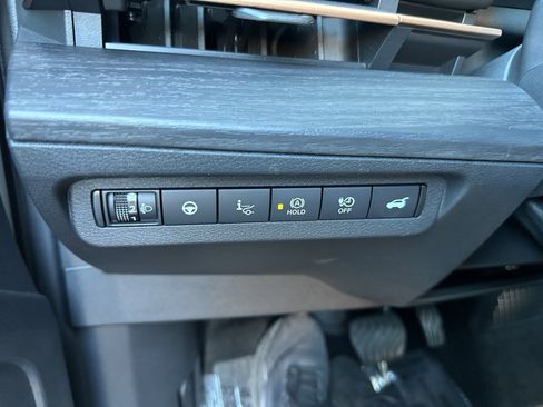 Used 2024 Nissan Ariya FWD image 31