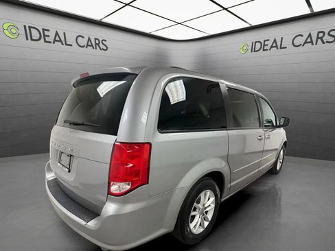 Used 2017 Dodge Grand Caravan SXT w/ Quick Order Package 29G SXT FWD image 4