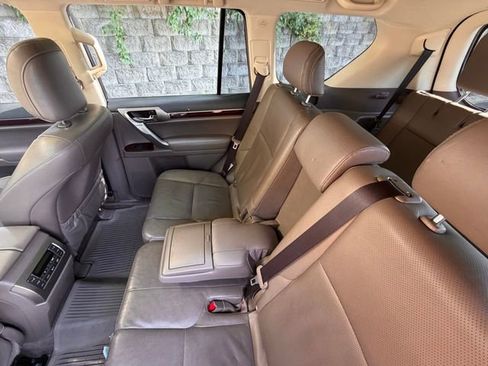 Used 2018 Lexus GX 460 Premium w/ Premium Package AWD/4WD image 36