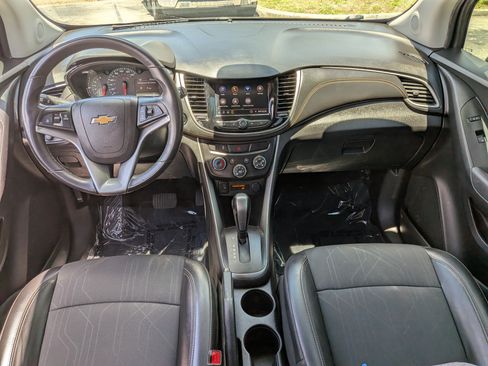 Used 2020 Chevrolet Trax LT w/ Driver Confidence Package FWD image 16