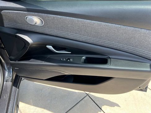 Used 2022 Hyundai Elantra Limited w/ Cargo Package FWD image 6