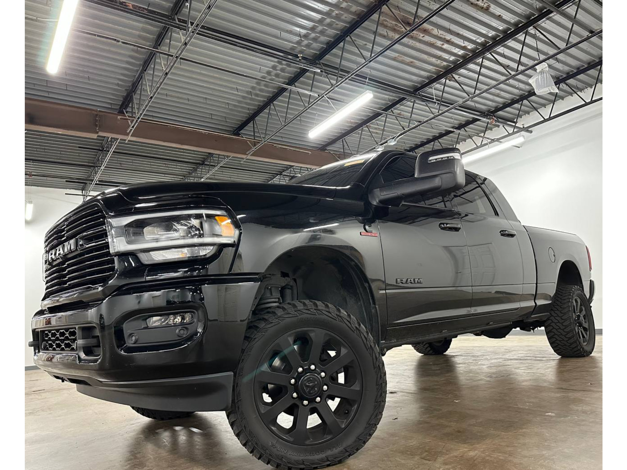 Used 2023 RAM 3500 Laramie AWD/4WD image 1