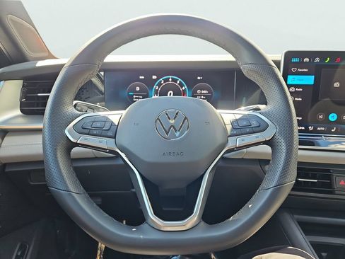 Used 2026 Volkswagen Tiguan SE R-Line AWD/4WD image 30