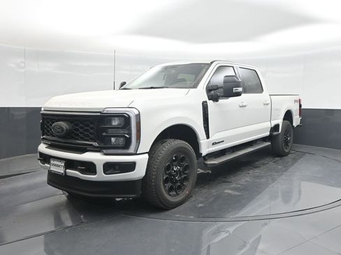 New 2026 Ford F250 Lariat w/ Black Appearance Package image 33