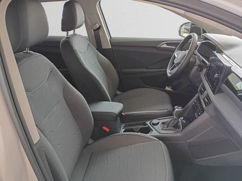 New 2025 Volkswagen Taos SE image 15