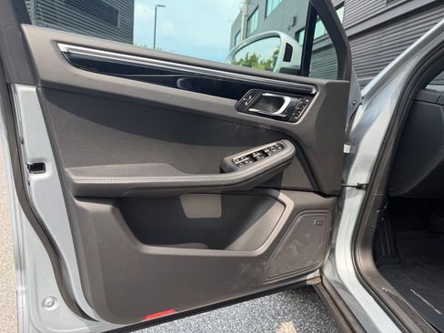 Certified 2021 Porsche Macan AWD/4WD image 18
