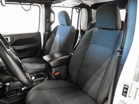 Certified 2022 Jeep Gladiator Willys image 11