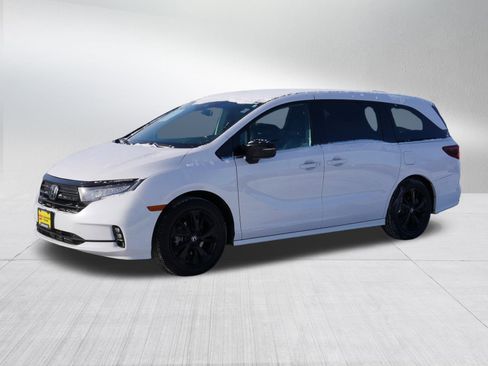 Used 2024 Honda Odyssey Sport image 3