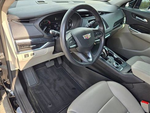 Used 2023 Cadillac XT4 Premium Luxury image 10