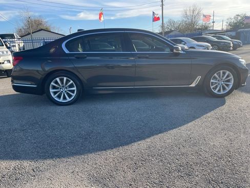 Used 2018 BMW 740i RWD image 4