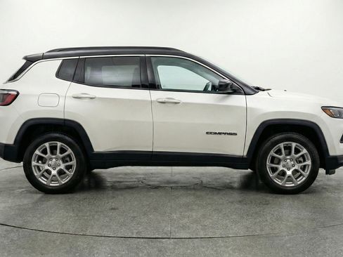 Used 2025 Jeep Compass Limited AWD/4WD image 11