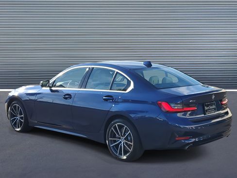 Used 2019 BMW 330i xDrive Sedan w/ Convenience Package image 4