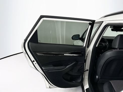 Used 2025 Kia Seltos S image 25