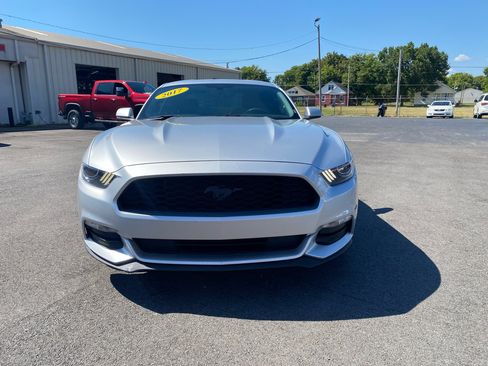 Used 2017 Ford Mustang Coupe image 2