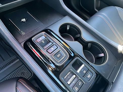 Used 2025 Honda Pilot TrailSport image 28