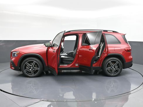 Used 2023 Mercedes-Benz GLB 250 image 33