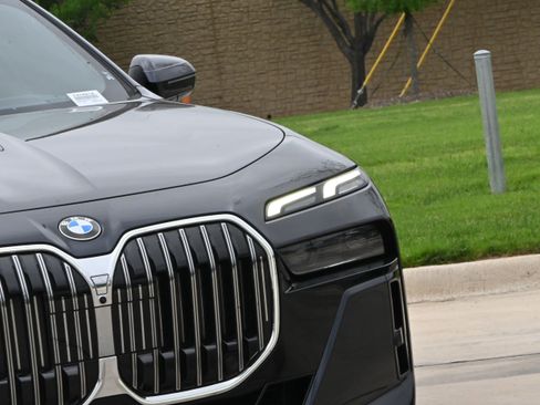 Certified 2024 BMW 760i xDrive AWD/4WD image 10