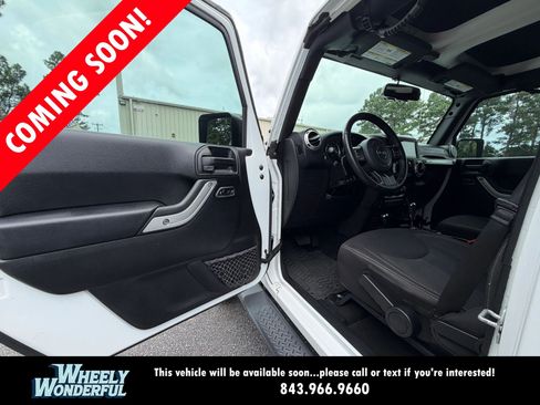 Used 2018 Jeep Wrangler Unlimited Sahara AWD/4WD image 13
