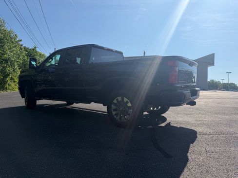 Used 2023 Chevrolet Silverado 2500 Custom w/ Custom Value Package AWD/4WD image 12