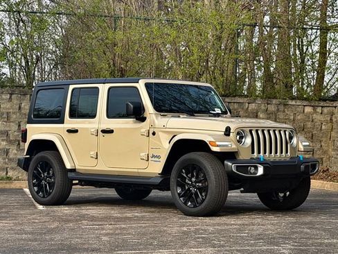 Used 2022 Jeep Wrangler Unlimited Sahara 4xe image 16