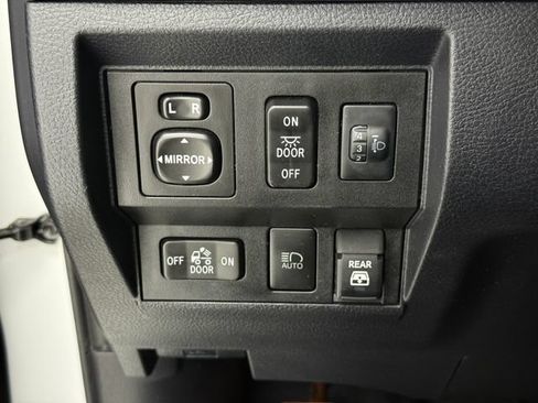 Used 2020 Toyota Tundra SR5 w/ SR5 Leather Package RWD image 10
