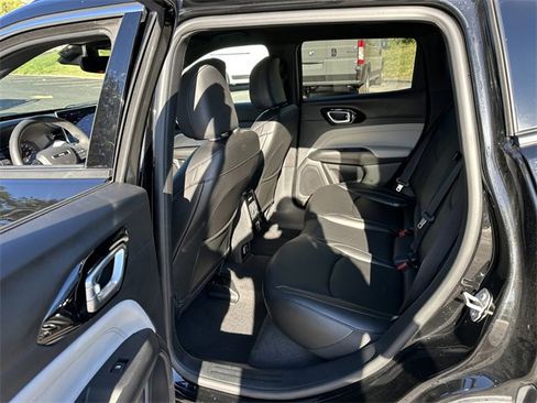 Used 2024 Jeep Compass Limited image 12