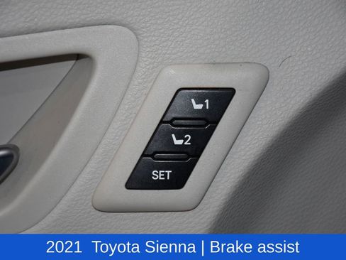 Used 2021 Toyota Sienna Limited image 21