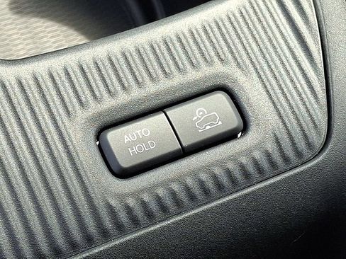 Certified 2026 Jeep Cherokee Limited AWD/4WD image 28