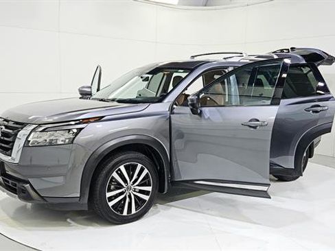Certified 2024 Nissan Pathfinder Platinum w/ Cargo Package FWD image 30