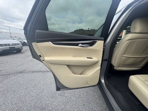 Used 2018 Cadillac XT5 FWD image 14