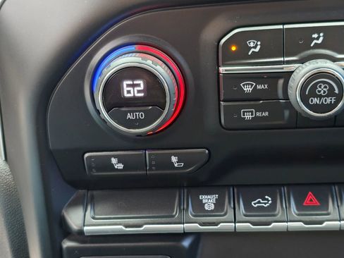 Used 2022 Chevrolet Silverado 2500 LT w/ Convenience Package image 18