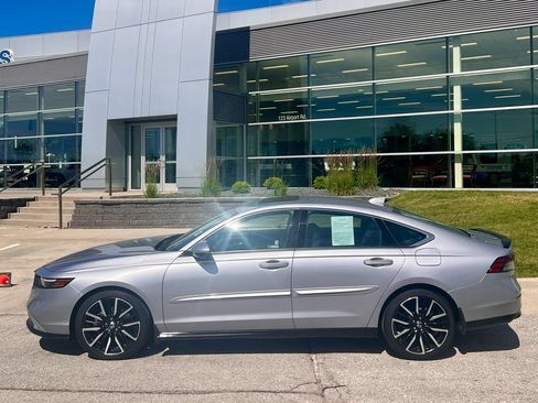 Used 2023 Honda Accord Touring image 3