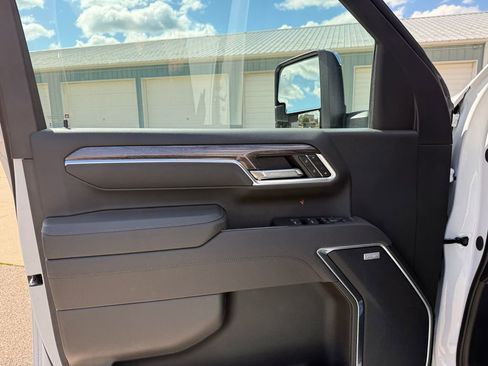 Used 2026 Chevrolet Silverado 2500 LTZ w/ LTZ Premium Package AWD/4WD image 18