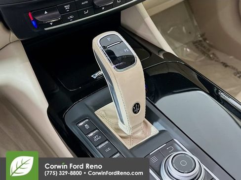 Used 2020 Maserati Levante AWD/4WD image 17