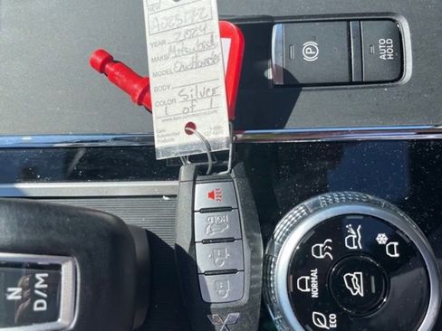 Used 2024 Mitsubishi Outlander SE image 16