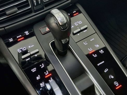 Certified 2024 Porsche Macan S AWD/4WD image 18
