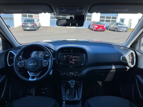 Used 2025 Kia Soul LX w/ LX Technology Package image 31