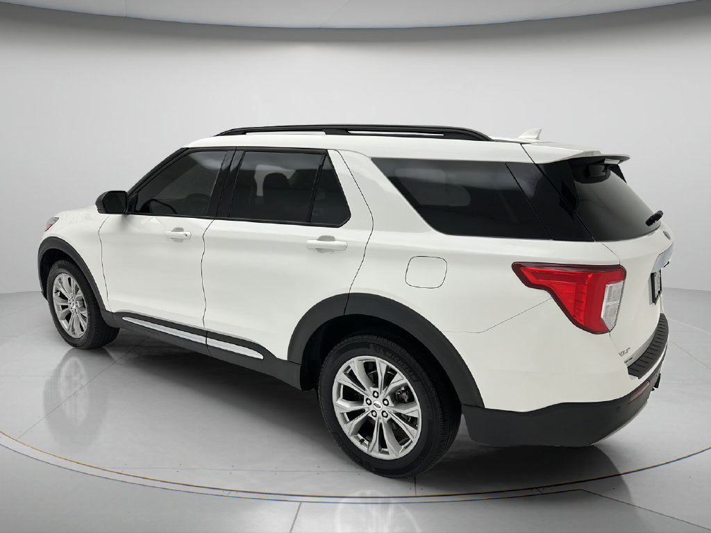 Used 2023 Ford Explorer XLT w/ Equipment Group 202A AWD/4WD image 4