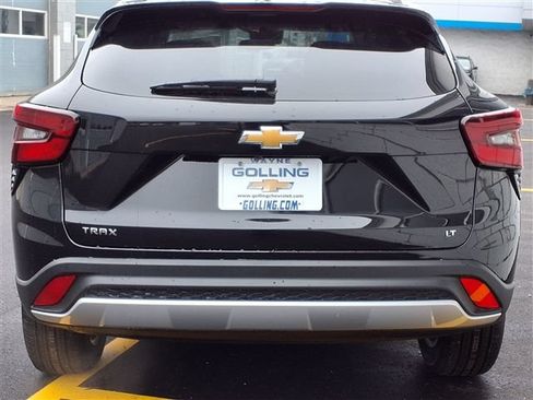 New 2026 Chevrolet Trax LT w/ LT Convenience Package FWD image 19