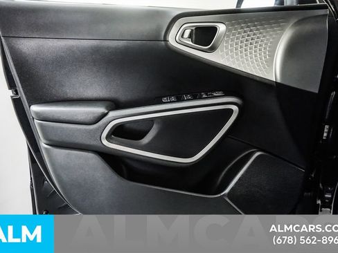 Used 2025 Kia Soul LX image 45