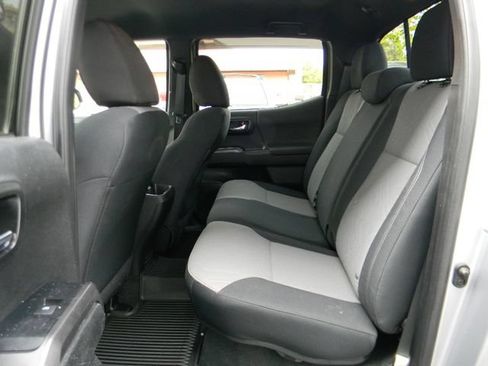 Used 2021 Toyota Tacoma TRD Off-Road AWD/4WD image 21