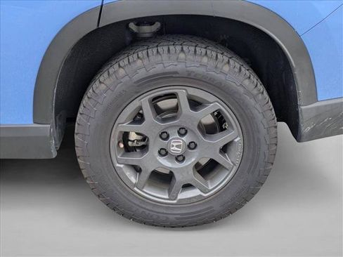 Used 2025 Honda Pilot TrailSport image 9