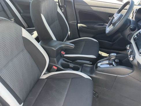 Used 2021 Nissan Versa SV w/ Trunk Package image 10