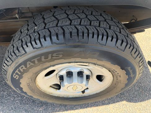 Used 2010 Chevrolet Express 2500 image 27