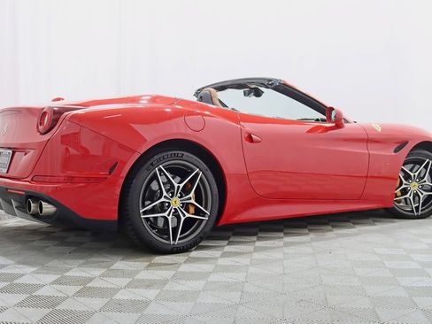 Used 2016 Ferrari California T RWD image 9