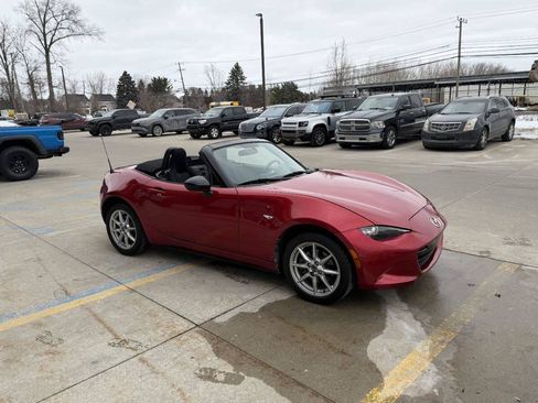 Used 2017 MAZDA MX-5 Miata Sport image 8