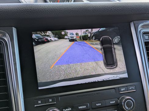 Used 2018 Porsche Macan S image 35